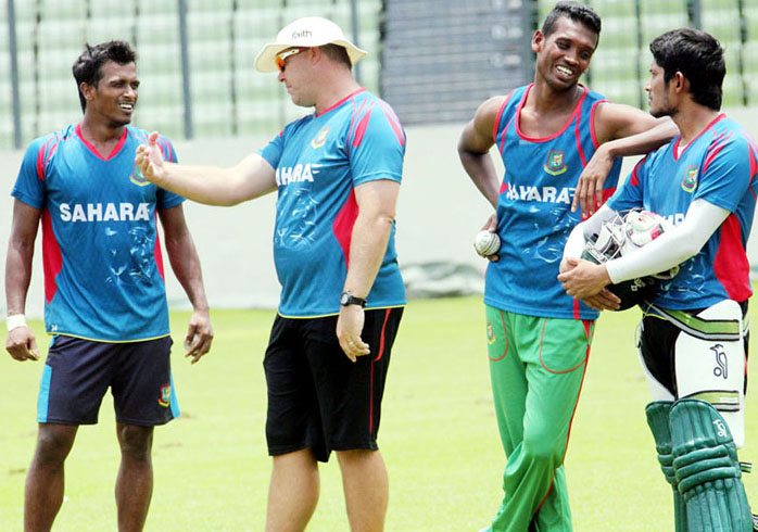 Bowling coach of Bangladesh Cricket team Heath Streak giving tips to the players of Bangladesh Cricket team during a practice session at the Sher-e-Bangla National Cricket Stadium in Mirpur on Wednesday.