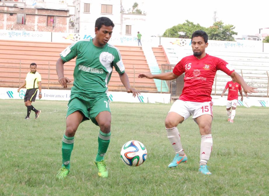 A view of the football match of the Premier Bank Bangladesh Championship League between Wari Club and Badda Jagoroni Sangsad at the Bir Shreshtha Shaheed Sepoy Mohammad Mostafa Kamal Stadium in Kamalapur on Thursday. Wari Club won the match 3-0.