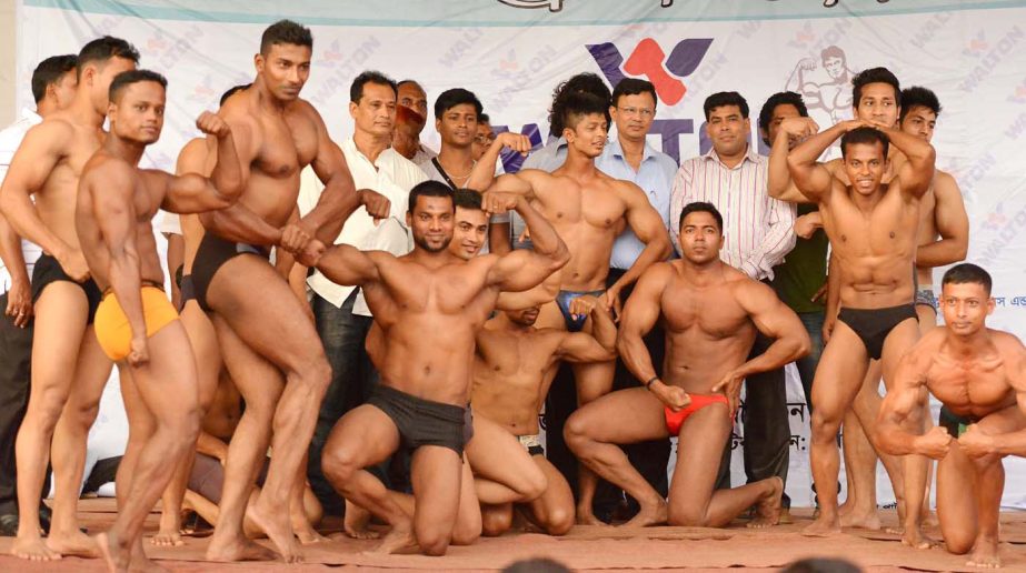 The bodybuilders of the Walton Smart Television First Beach Bodybuilding Competition pose for a photo session at the Laboni Point in Cox's Bazar on Sunday.