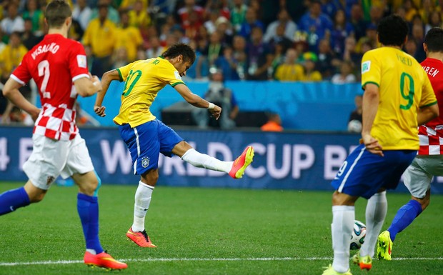 Brazil's Neymar shoots to score during their 2014 World Cup opening match against Croatia at the Corinthians arena in Sao Paulo, June 12, 2014. Credit Reuters