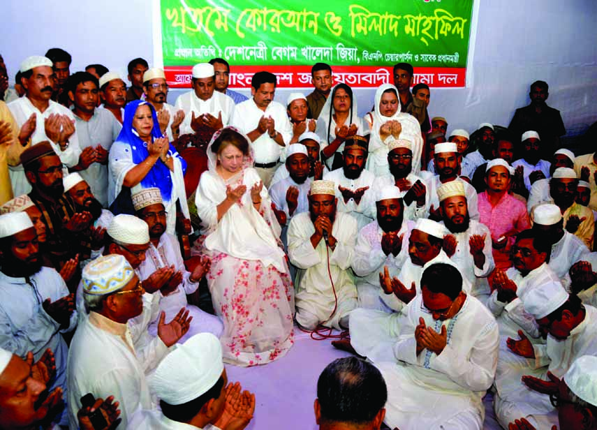 BNP Chairperson Begum Khaleda Zia along with party leaders and activists offering Munajat at the Mazar of Shaheed President Ziaur Rahman on Friday night on the occasion of holy Shab-e-Barat.