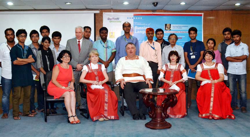 Alexander P Demin, Head of RCSC, Prof Dr Shusil Kumar Das, Department of English, Prof Dr Fokhray Hossain, Director of International Affairs and Dr Binoy Barman, Director of Daffodil Institute of Language along with performers of RCSC in a photo session a