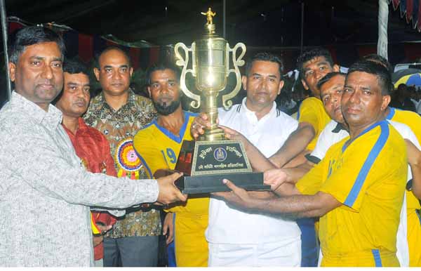 Chief of Naval Staff Vice Admiral M Farid Habib handing over the trophy to BNS Titumir team, which emerged champions of the Annual Football Competition of Bangladesh Navy concluded at the BNS Issa Khan on Wednesday.