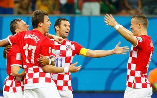 Croatia rout 10-man Cameroon to set up Mexico showdown