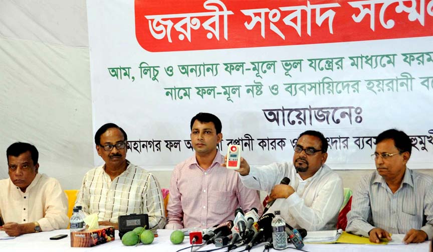 Mahanagar Fruits Importers and Exporters Association at a press conference in the city on Friday in protest against destroying of fruits in the name of formalin tainted and harassment of fruit traders in different places.