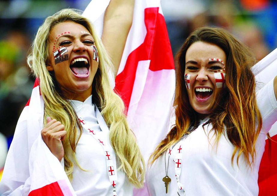England fans cheer before the 2014 World Cup Group D soccer match between Uruguay and England at the Corinthians arena in Sao Paulo on Thursday.
