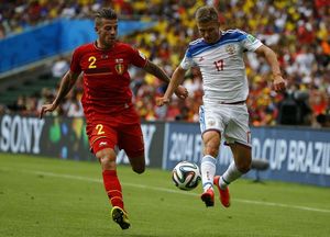 Belgium snatch late win over Russia to reach last 16