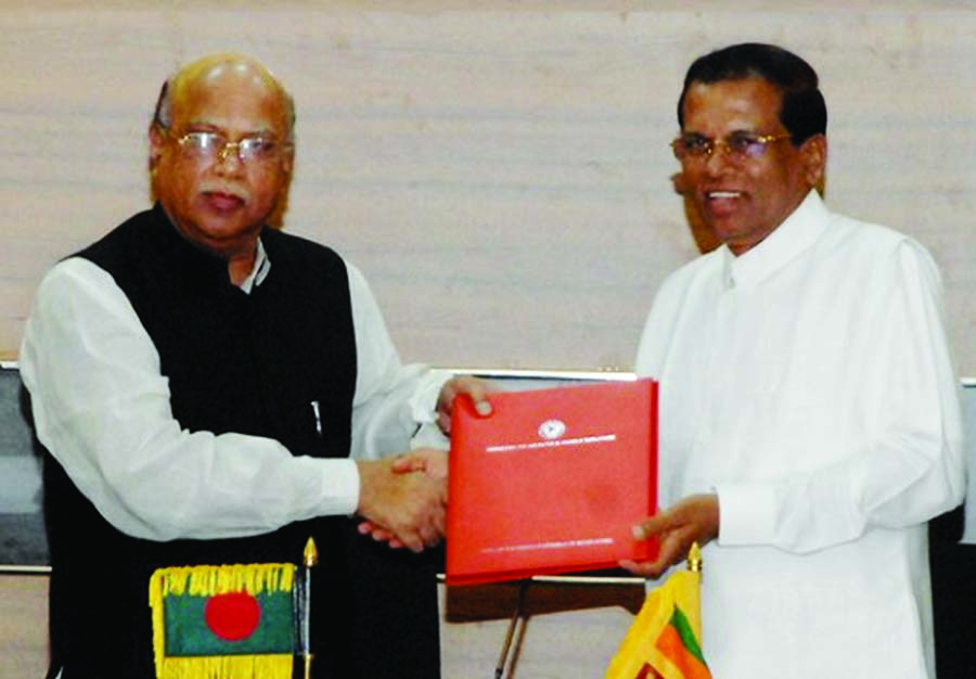 Sri Lanka, so far heavily dependent on Indian drugs, has signed an MoU with Bangladesh to import pharmaceuticals products.