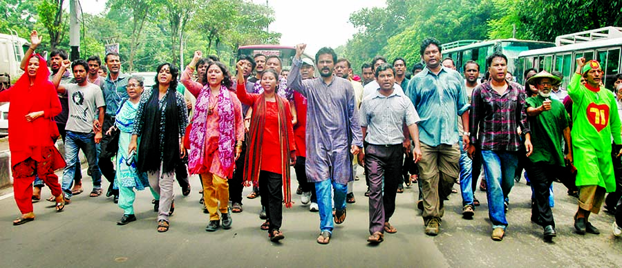 Ganojagoron Mancha brought out a procession at Dhaka University area on Tuesday demanding death sentence to Jamaat-e-Islami Ameer Matiur Rahman Nizami.