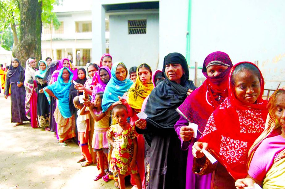 Female voters in a queue in Lakkhon Khola Government Girls\' Primary School in Narayanganj on Thursday.