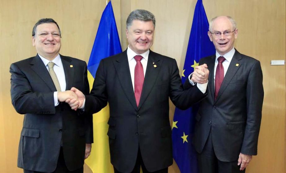 Ukraine's President Petro Poroshenko, center, poses with European Commission President Jose Manuel Barroso, left, and European Council President Herman Van Rompuy, right, during an EU Summit in Brussels on Friday.