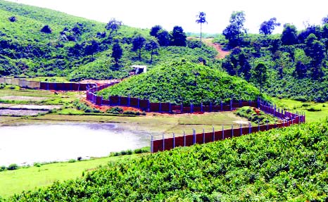 SYLHET: Border Security Forces (BSF) of India obstructed the construction of boundary wall of a research institute at Jointapur frontier in Sylhet recently and following that the work has been suspended .