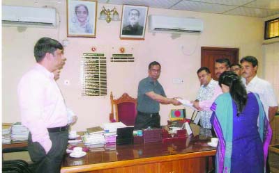 FENI: Bangladesh Govt Employees Coordination Council, Feni unit submitted memorandum to Feni DC demanding new pay- scale recently.