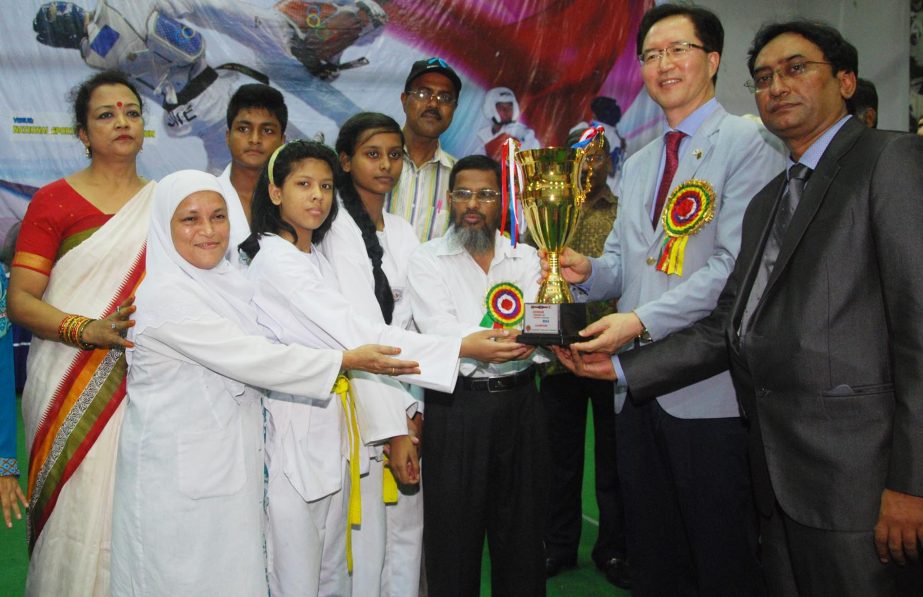 South Korean Ambassador to Bangladesh Lee Yun Young distributes the prizes among the winners of the Korean Ambassador Cup Taekwondo Championship at the Gymnasium of National Sports Council on Saturday.