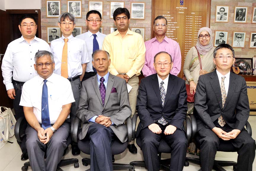 A five-member delegation led by Prof Dr Fumiaki Suzuki, Executive Director, Vice-President of the Gifu University, Japan called on Dhaka University (DU) Vice-Chancellor Prof Dr AAMS Arefin Siddique on Sunday at the latter's office of the university. DU P