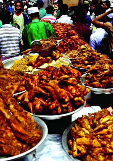 Prices of the traditional Iftar items of Chawkbazar market remained sky-high this year too! n NN photo