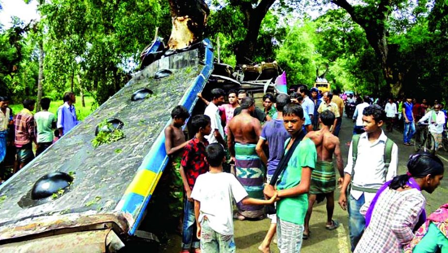 A Sohag Paribahan passenger bus skidded off the road at Jhikargachha, Jessore killing 10 persons on the spot on Tuesday.
