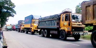 A long tail back created at Munshiganj point on Dhaka-Chittagong Highway yesterday.