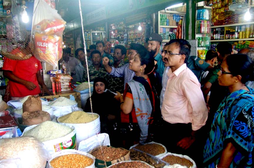 Nazira Shirin, Magistrate of CCC monitoring markets at Karnaphuly Complex in Chittagong yesterday.