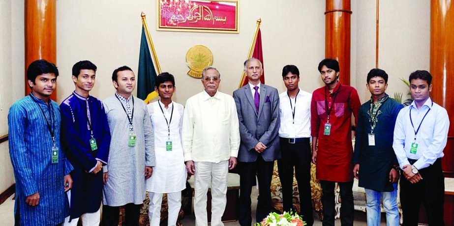 A delegation of Dhaka University Journalists' Association called on President Abdul Hamid at Bangabhaban on Wednesday. DU Vice-Chancellor Prof Dr AAMS Arefin Siddique was present on the occasion.
