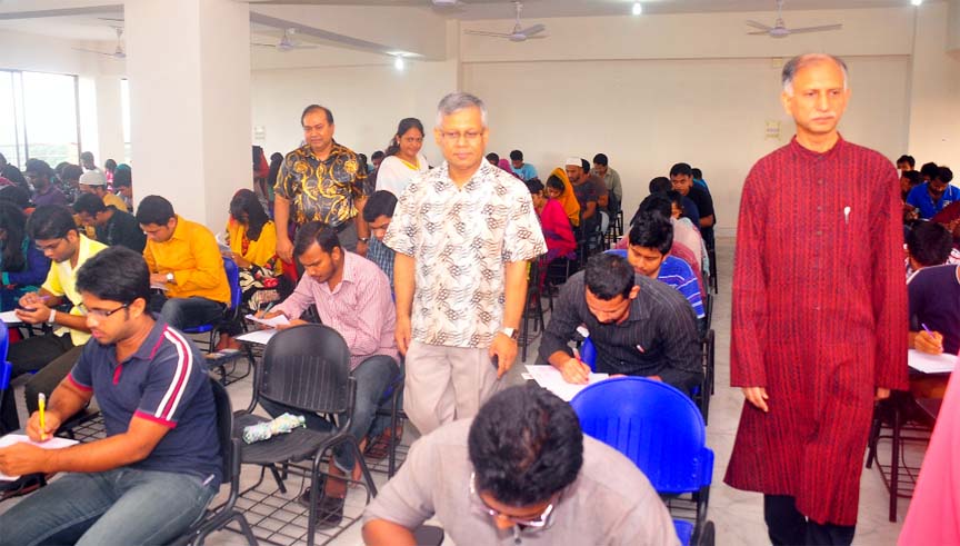 Dhaka University Vice-Chancellor Prof Dr AAMS Arefin Siddique is seen on Friday visiting the examination center of admission test for enrolment in 28th evening MBA course under Business Study Faculty of the University.