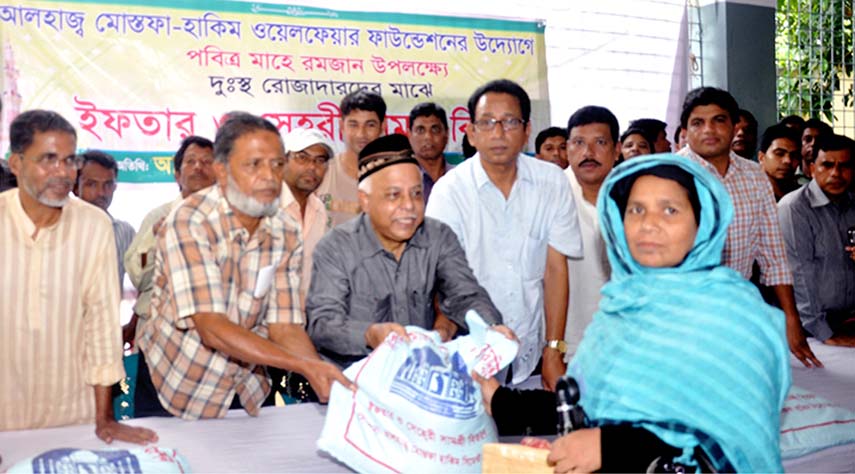 CCC Mayor M Monzoor Alam distributing Iftar items on behalf of Alhaj Mostafa Hakim Foundation among distressed people in Chittagong yesterday.