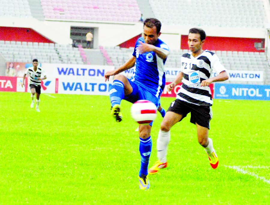 A moment of the match of the Nitol Tata Bangladesh Premier Football League between Sheikh Russel Krira Chakra and Dhaka Mohammedan Sporting Club Limited at the Bangabandhu National Stadium on Wednesday.