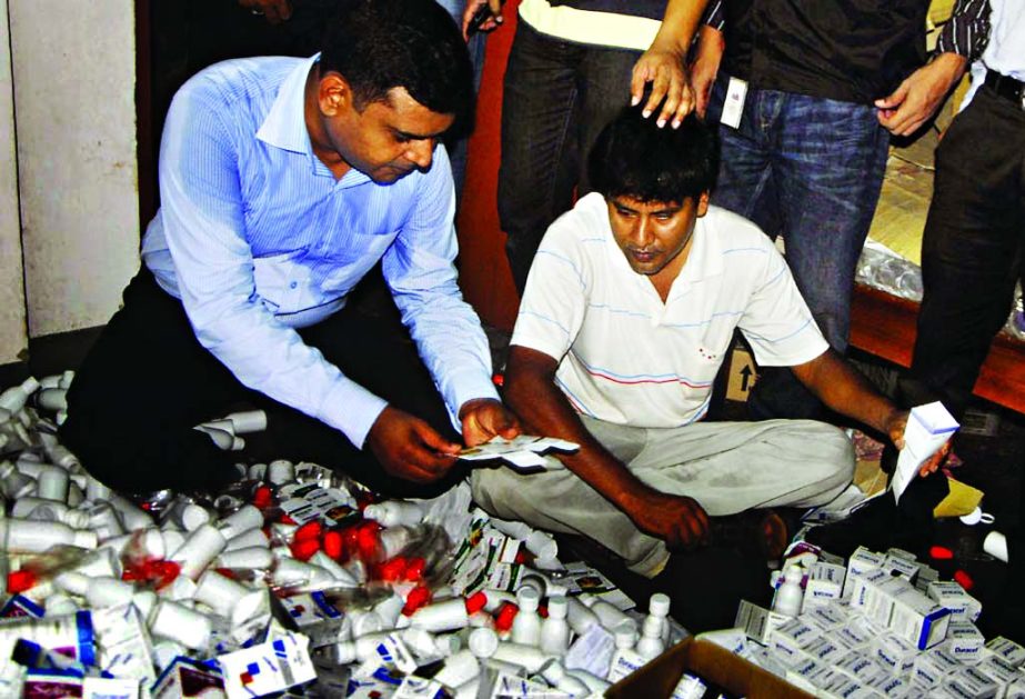 A team of mobile court headed by an executive magistrate conducted raids against fake drug-producing factories in city's Topkhana Road on Wednesday.