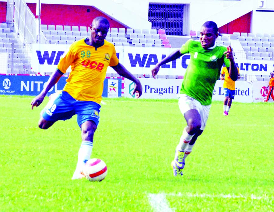 A moment of Bangladesh Premier Football League between Bangladesh Jute Mills Corporation (BJMC) and Sheikh Jamal Dhanmondi Club at the Bangabandhu National Stadium on Thursday