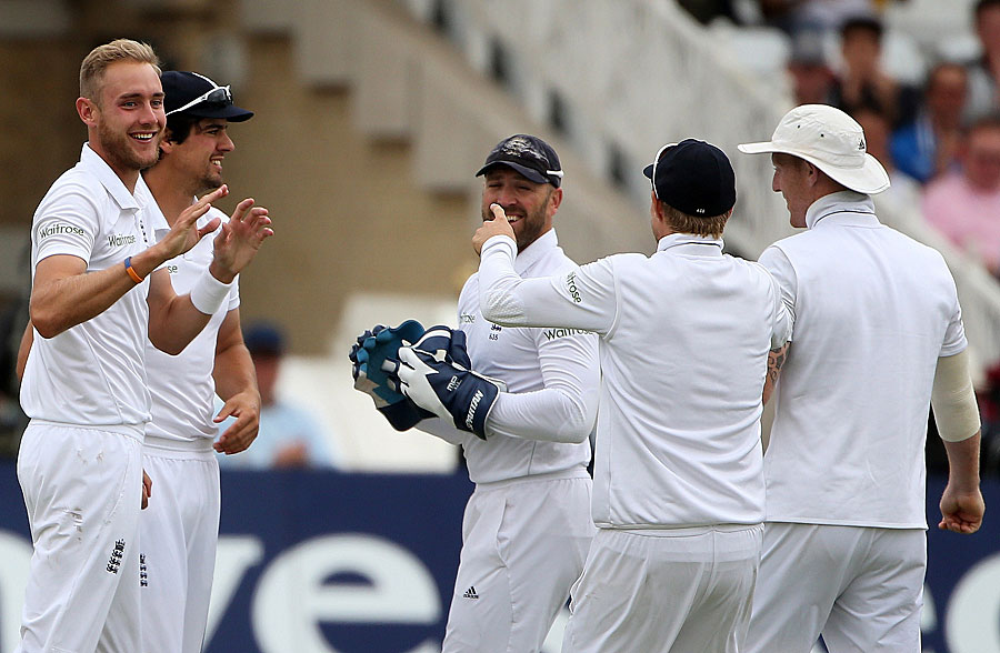 Stuart Broad jolted India's middle order on the fifth morning of 1st Investec Test between England and India at Trent Bridge on Sunday.