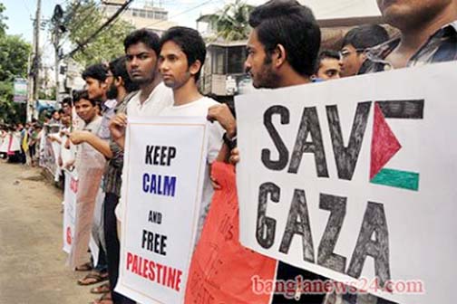 A human chain was formed in front of Chittagong Press Club on Sunday evening to protest genocide in Gaza by Israel yesterday.