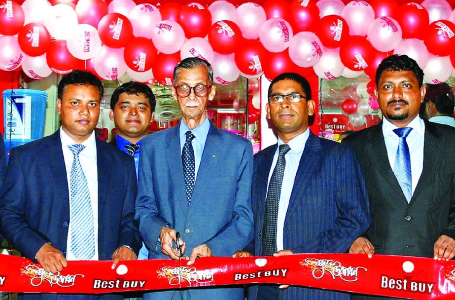 Lt Col Mahtabuddin Ahmed (Retd), Chairman of PRAN-RFL Group inaugurating 'RFL Best Buy' outlets at East Rampura and Merul Badda in Dhaka recently.