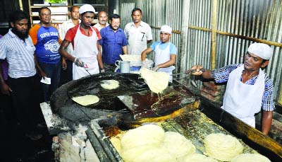 DINAJPUR: Members of Dinajpur District Bakery Owners' Association visiting different bakeries in Dinajpur town on Sunday.
