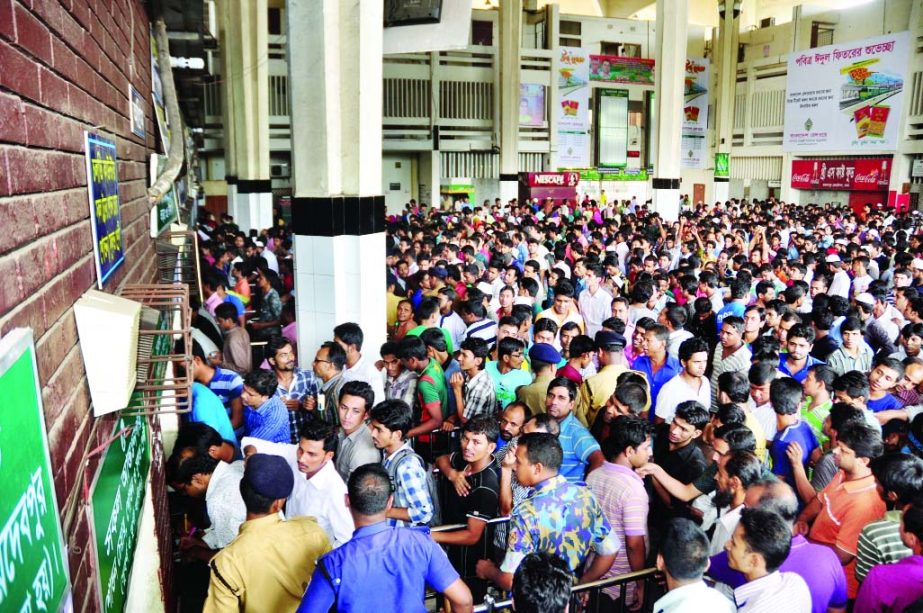 Home-goers still crowding Kamalapur Railway Station to collect advance tickets. This photo was taken on Wednesday.