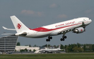 Authorities have lost contact with an Air Algerie flight en route from Ouagadougou in Burkina Faso to Algiers with 110 passengers on board, Algeria's APS state news agency and a Spanish airline company said on Thursday.