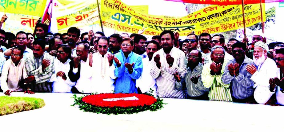 BNP Acting Secretary General Mirza Fakhrul Islam Alamgir along with party leaders and activists offering munajat after placing floral wreaths at the Mazar of Shaheed President Ziaur Rahman on Thursday by the newly formed convening committee of BNP, Dhaka