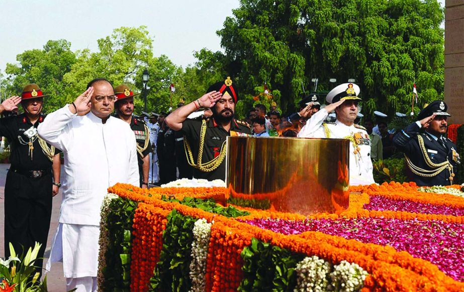Defence Minister Arun Jaitley along with the Chief of Army Staff, General Bikram Singh, the Chief of Naval Staff, Admiral R K Dhowan and the Chief of the Air Staff, Air Chief Marshal Arup Raha paying homage at Amar Jawan Jyoti on the occasion of Kargil Vi