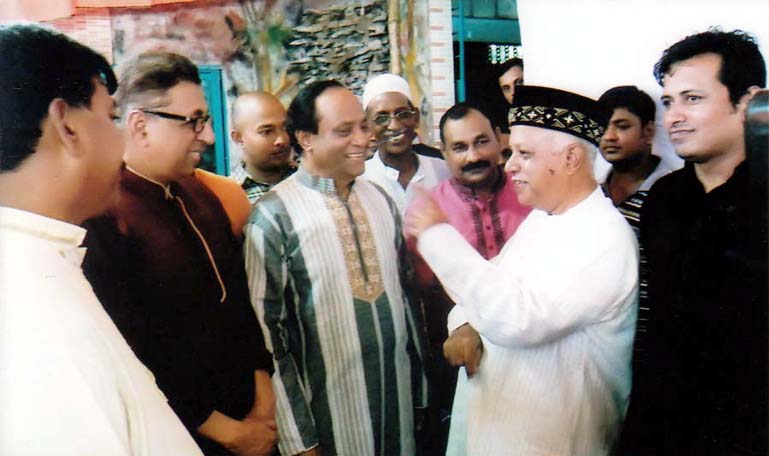 CCC Mayor M Monzoor Alam exchanging Eid greetings with BNP leaders at Chittagong yesterday.