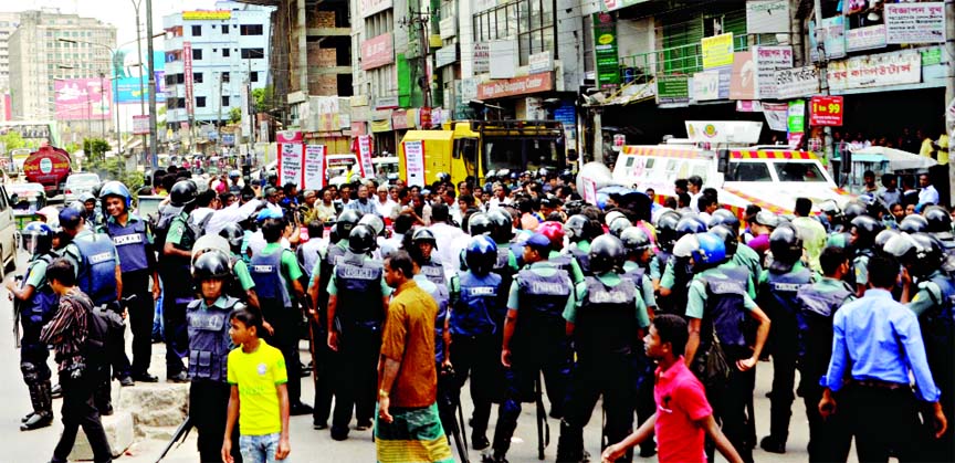 Tuba Garment workers continued agitation for 6th day to realise their outstanding salaries and Eid bonus obstructed by police in cityâ€™s Badda area on Saturday (Story on page 1).