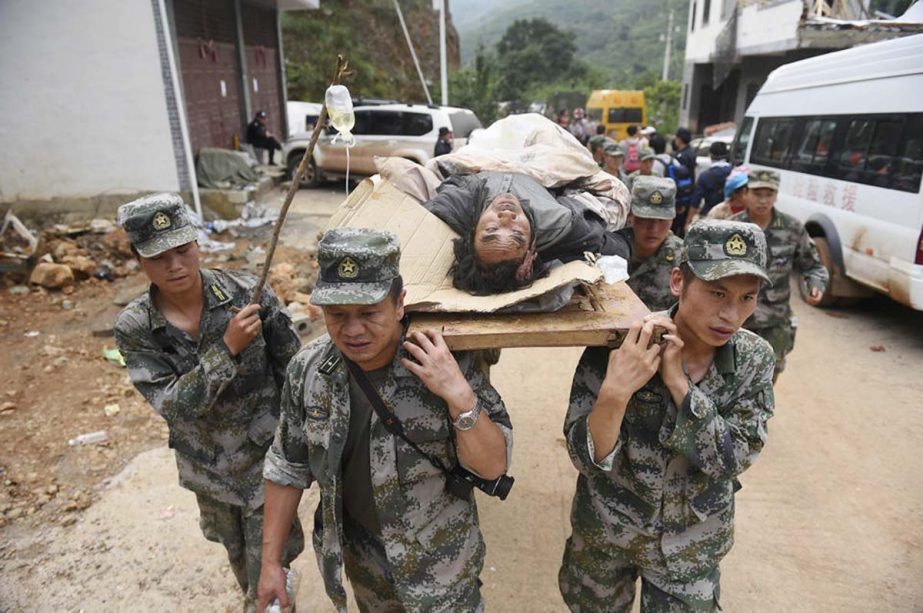 Rescuers carry an injured victim of an earthquake in Ludian county in Zhaotong, China's Yunnan province.