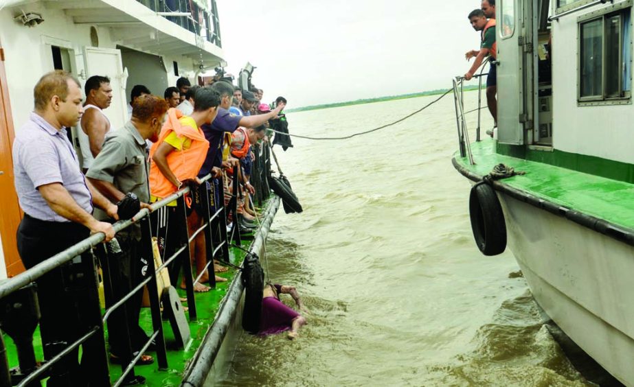 Rescue workers recovering the floating body of ill-fated Pinak-6 at Chandpur on Wednesday.