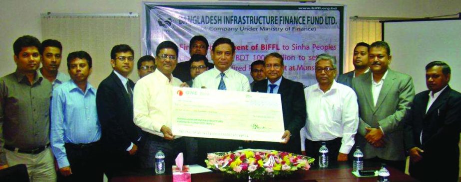 Md Atiquzzaman, Executive Director of Bangladesh Infrastructure Finance Fund Limited (a subsidiary institution of Finance Ministry), handing over a cheque of Tk 100crore to Executive Director of Sinha Peoples Energy Limited as loan at BIFFL office on Wedn