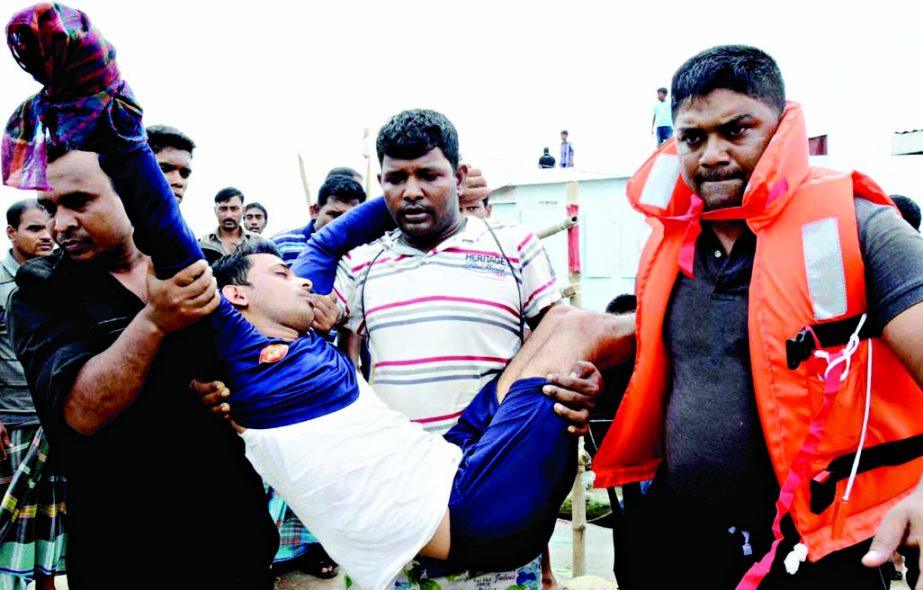 An injured diver who was engaged in rescue operation in launch capsizing incident in Padma river in Munshiganj being taken to safer place on Thursday.