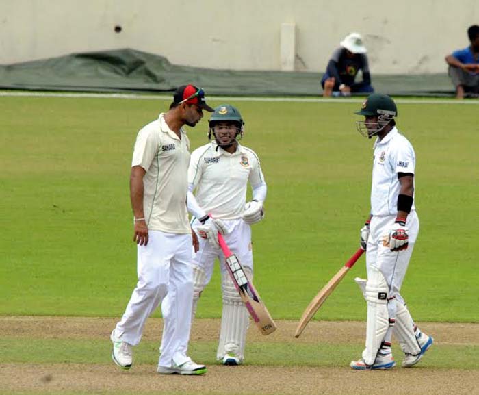 Mushfiqur Rahim (centre) chatting with Mashrafe Bin Mortaza (left) during the practice match between Bangladesh Red team and Bangladesh Green team at the Sher-e-Bangla National Cricket Stadium in Mirpur on Thursday.