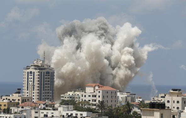 Smoke rises following what witnesses said was an Israeli air strike in Gaza City August 9, 2014.