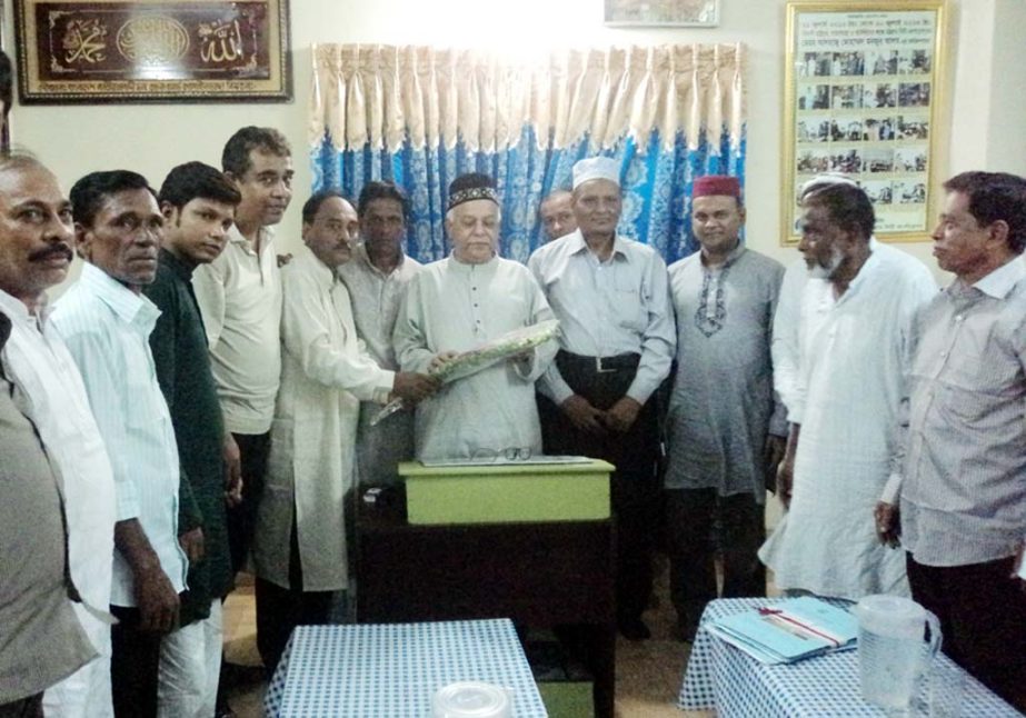 Leaders of Hadipara Samaj Unnayan Committee met with CCC Mayor M Monzoor Alam at his office yesterday.
