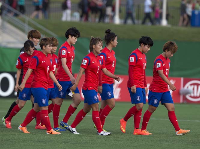 South Korean players leave the field of play after losing 2-1 to Nigeria in a FIFA U-20 Women's World Cup soccer game in Moncton, New Brunswick on Saturday.