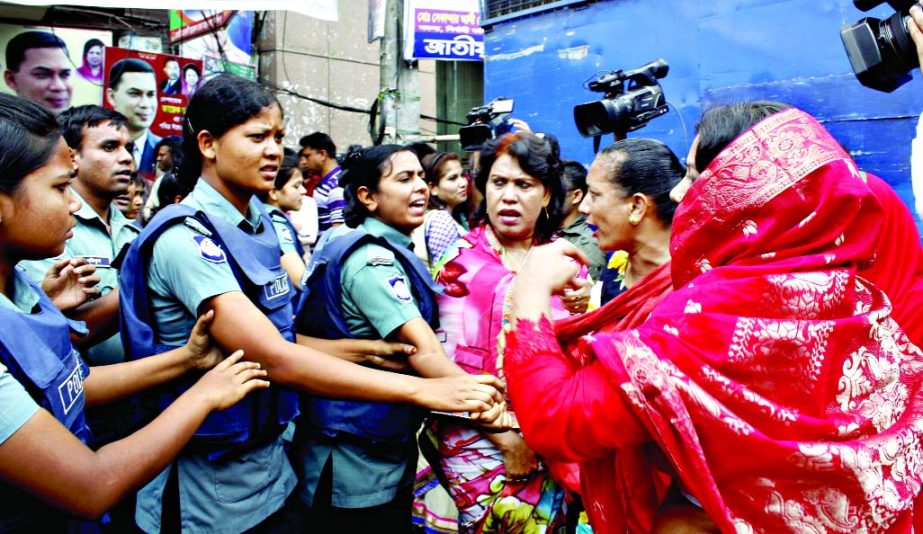 BNP leaders and workers were not allowed to enter the party's Naya Paltan office by police on Friday