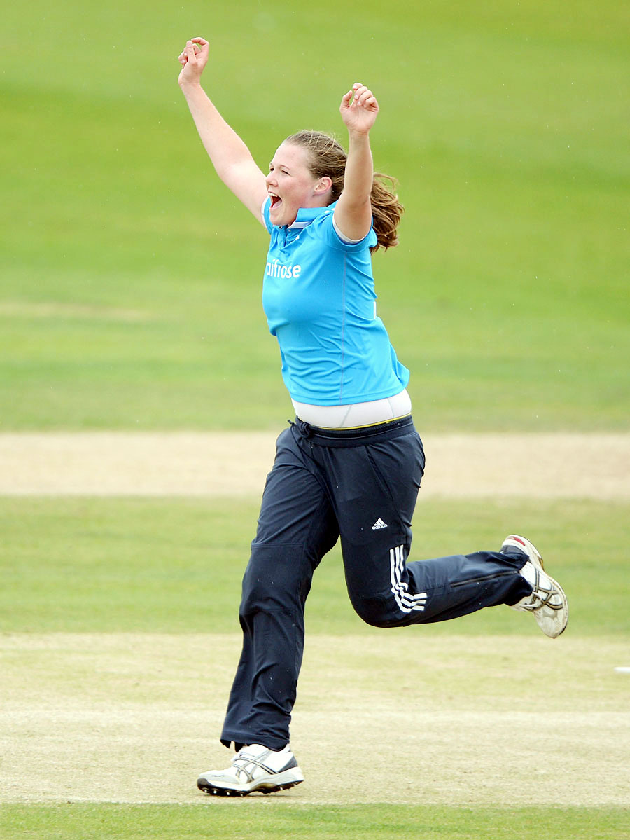 Anya Shrubsole made early breakthroughs for England in 1st Women's ODI between England and India at Scarborough on Thursday.