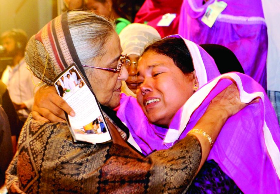 Prime Minister Sheikh Hasina consoles the victims of BNP-Jamaat violence at the cover unwrapping ceremony of the special publication of Bangladesh Awami League on 'Violence of BNP-Jamaat: Blood stained Bangladesh' at Osmani Memorial Auditorium in the ci